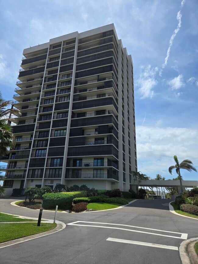 Building Photo - 5047 N Hwy A1A