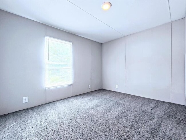 Building Photo - 212 Sunshine Dr