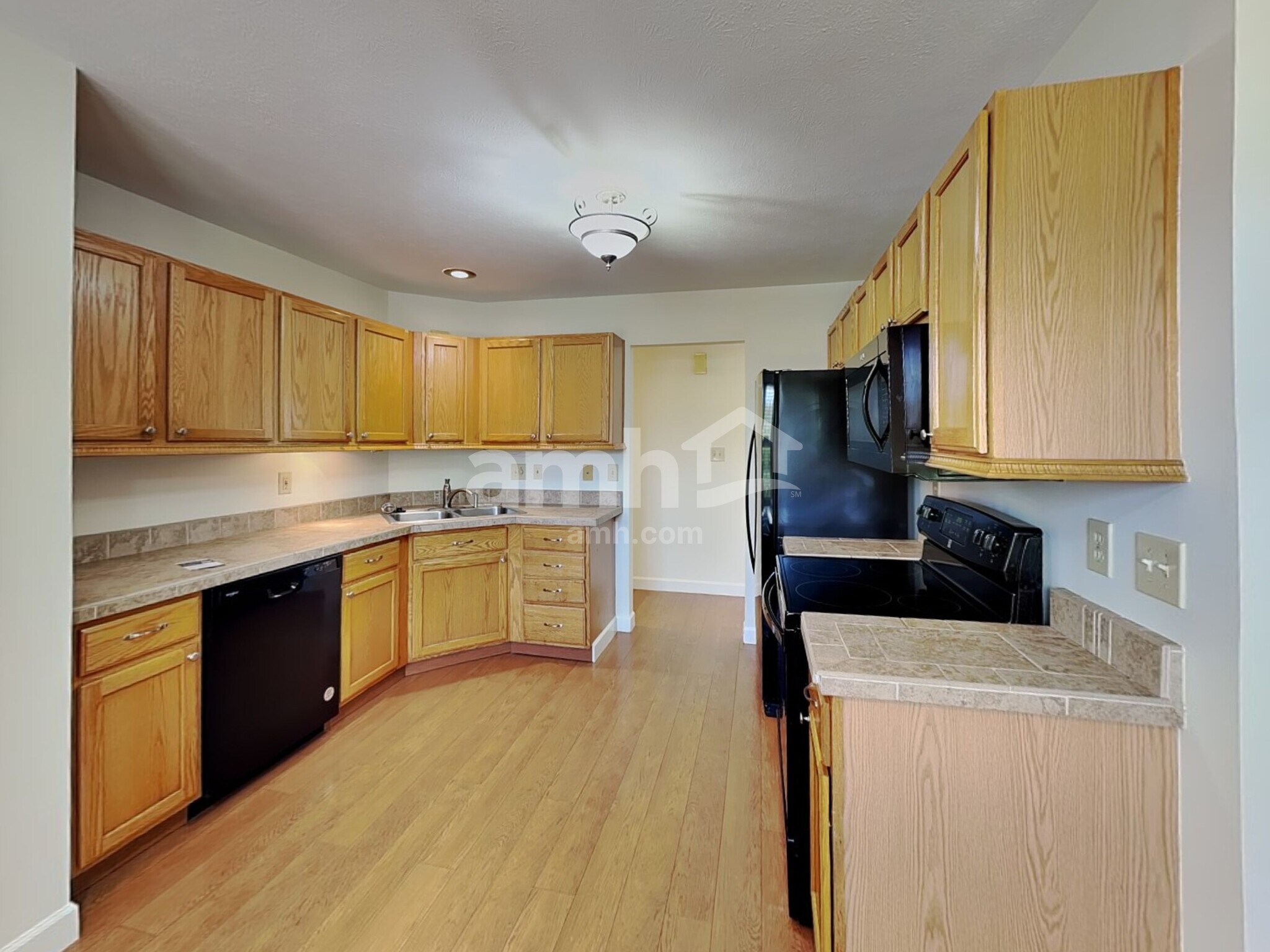 Building Photo - 559 Prince Dr