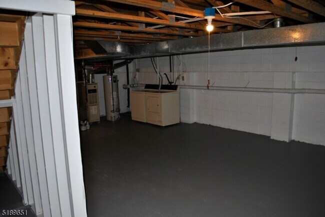Building Photo - 910 Reed Ct
