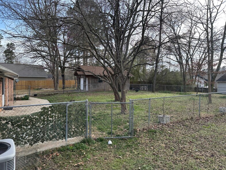 Building Photo - 323 Lance Cir