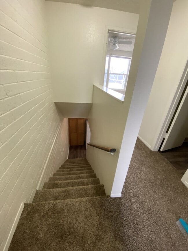 Building Photo - 1222 NE 4th St