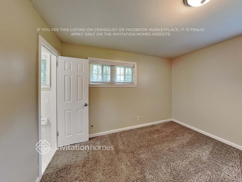 Building Photo - 759 Birchwood Ln SW