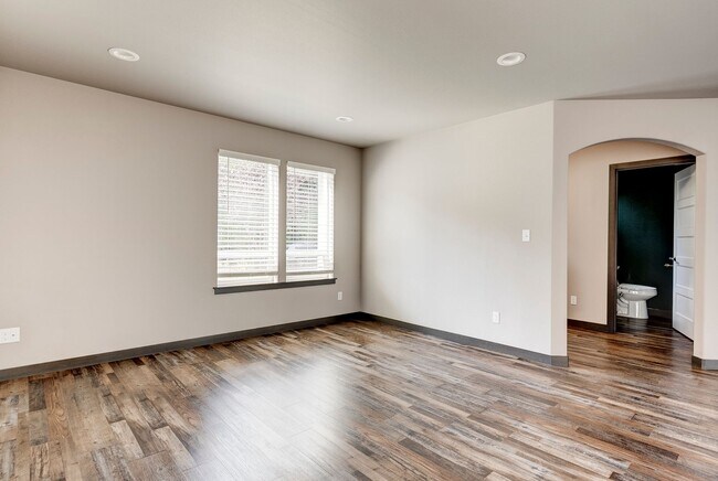 Building Photo - Stylish 3-Bedroom Home with Fenced Yard