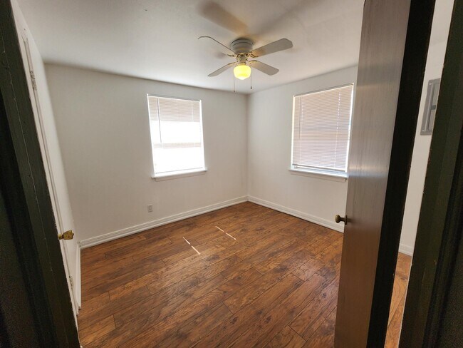 Building Photo - 2313 Trosper Pl