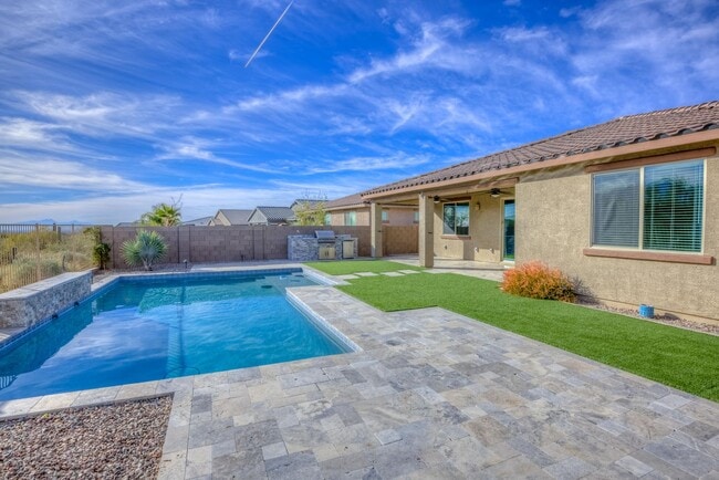 Building Photo - Very Special Oro Valley Home with Pool and Mountain Views!