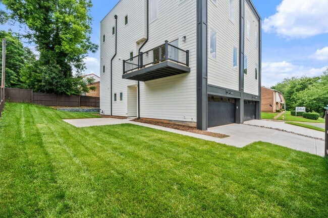 Building Photo - 129 French St