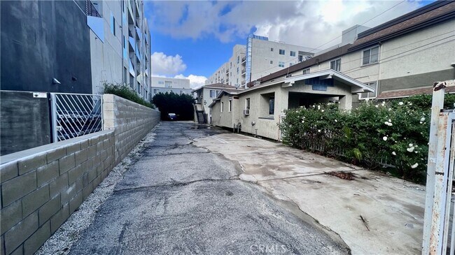 Building Photo - 11103 Cumpston St