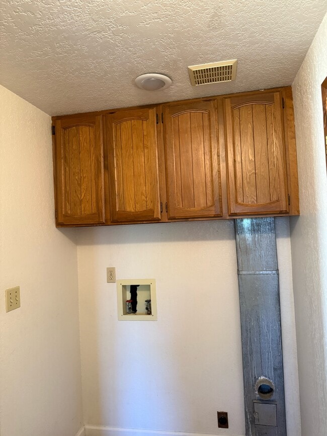 Building Photo - 1036 NE Barager Ave