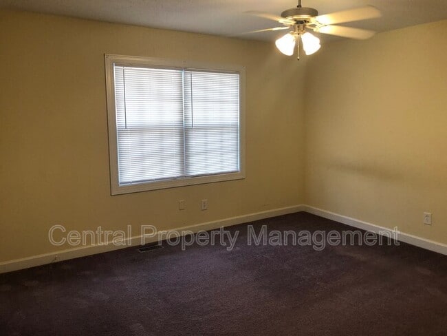Building Photo - 112 Silverbrook Drive