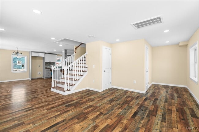 Building Photo - 9614 Maple Ave