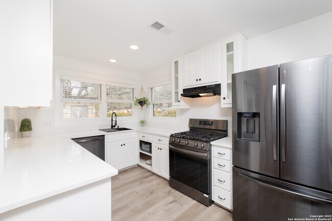 Building Photo - 33121 Blanco Rd