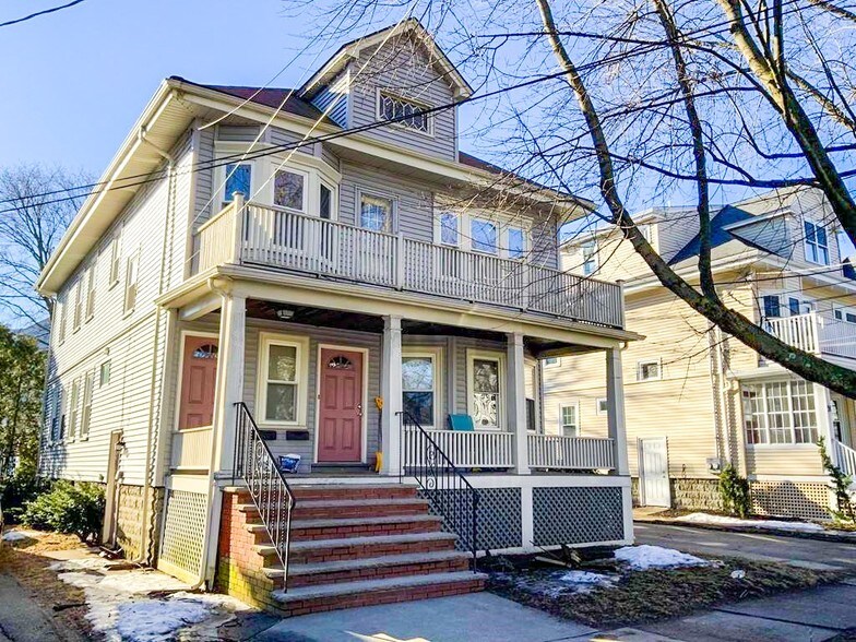 Building Photo - 35 Trowbridge St