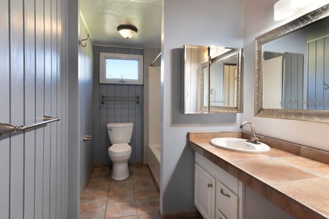 Building Photo - 3 Bedroom / 2 Bath Pet Friendly Home In Waimea!