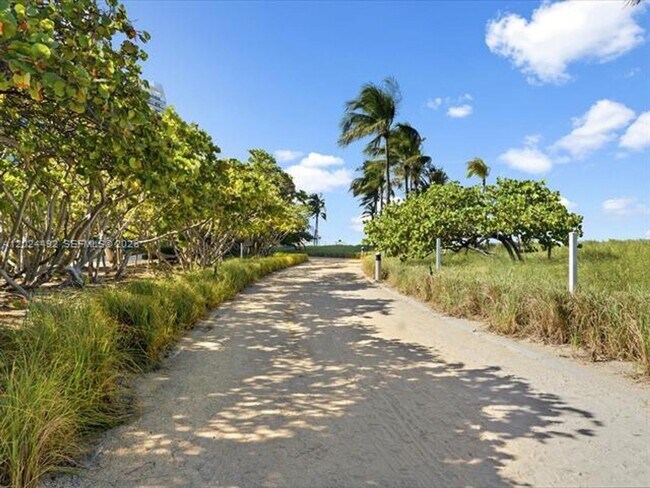 Building Photo - 10185 Collins Ave