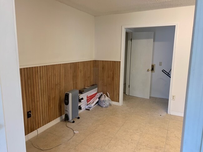 Building Photo - 705 W Center St