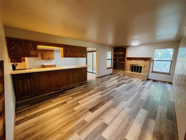 Building Photo - 213 Woodbridge Cir