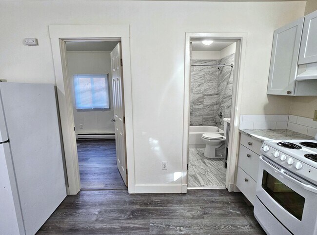 Building Photo - MOVE IN SPECIAL: 1/2 MONTHS RENT FREE- Washer/Dryer Included!