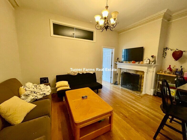 Building Photo - 42 Fenway