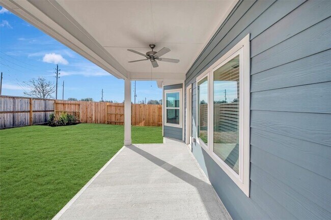 Building Photo - 32455 Sunbeam Dr