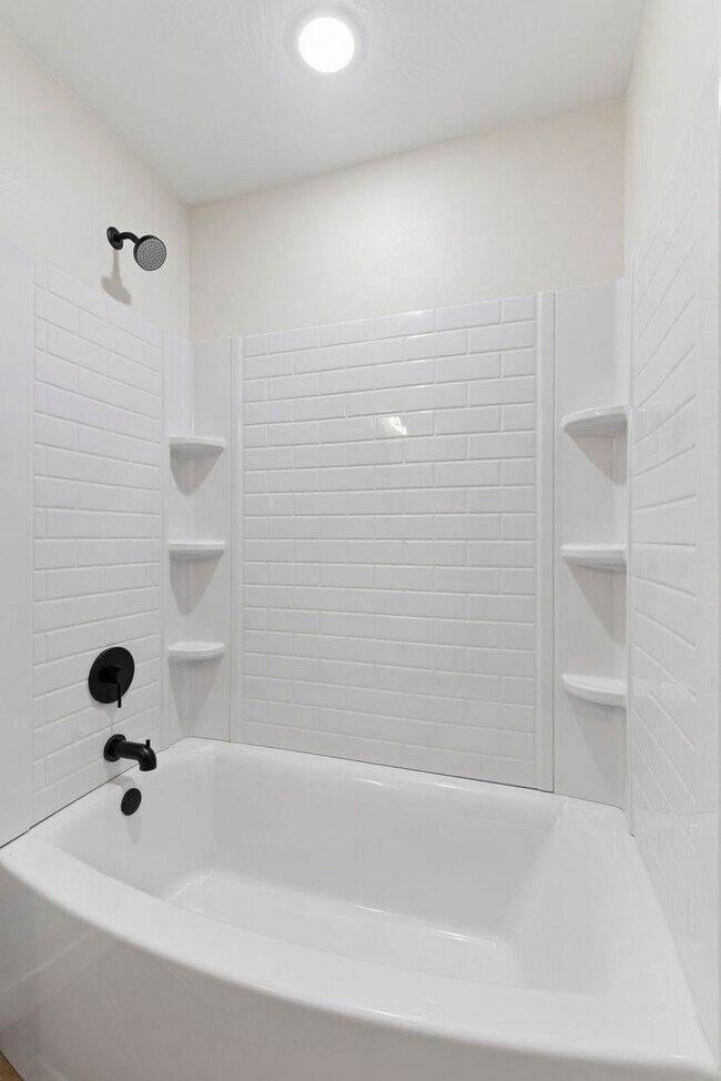 Building Photo - 3 Bedroom | 2 Bathroom | Marionville | Granite | Stainless Steel Appliances | Brand New!