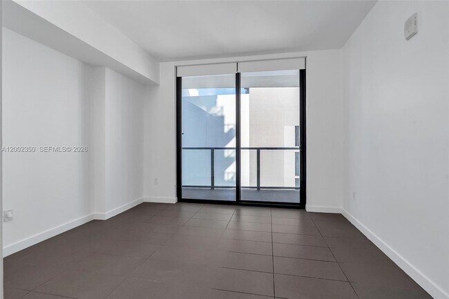 Building Photo - 1600 NE 1st Ave