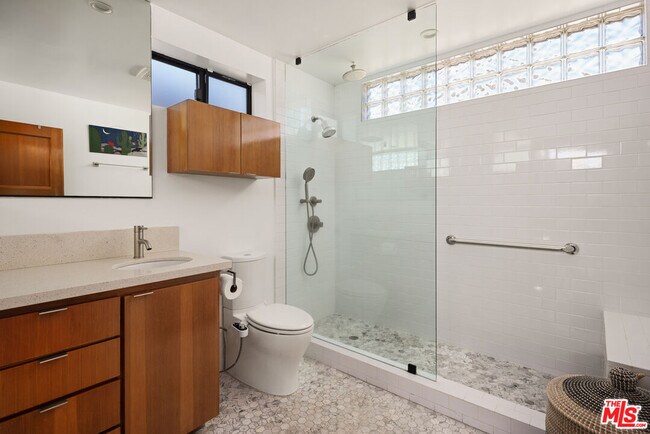 Building Photo - 1089 Palms Blvd
