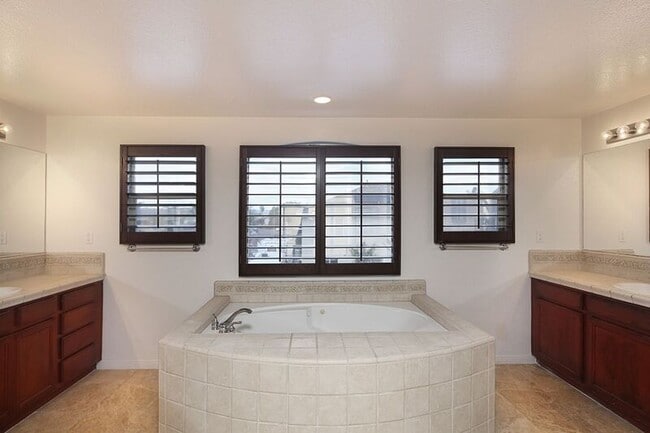 Building Photo - 26400 Castle Ln