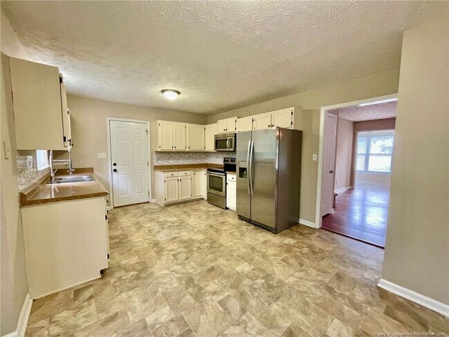 Building Photo - 5775 Sonora Pl