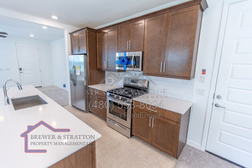 Building Photo - 1097 E Chapman Dr