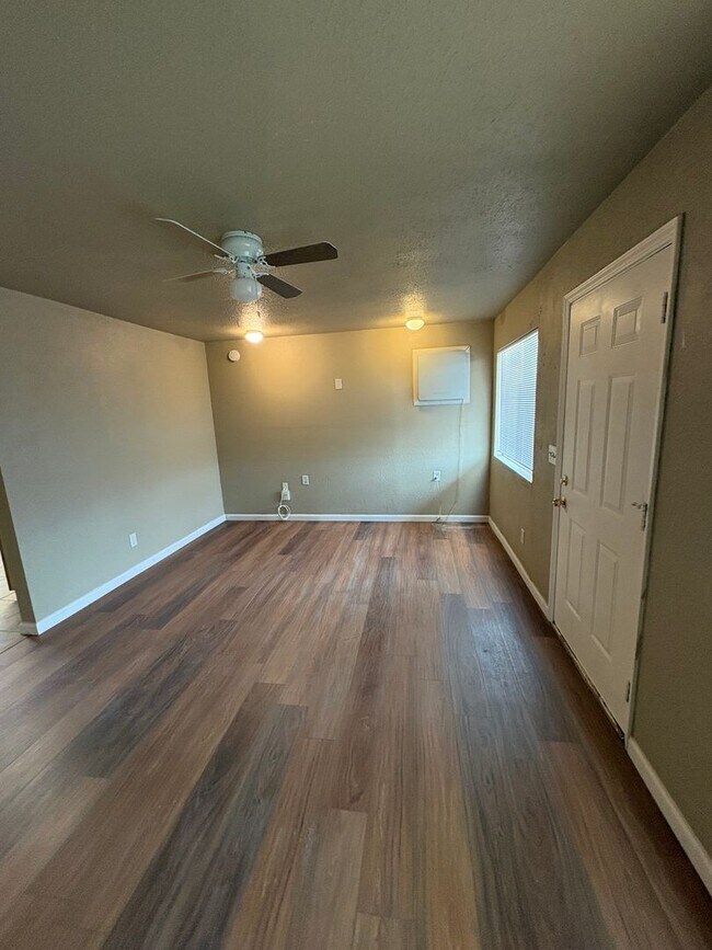 Building Photo - 4130