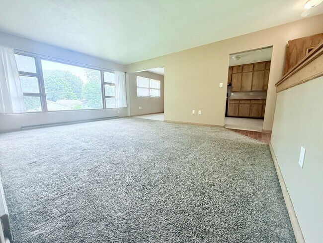 Building Photo - 4-Bed House in Cedar Falls