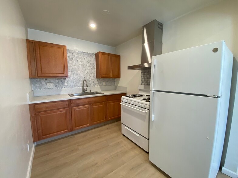 Shared Kitchen - 4247 Cartagena Dr