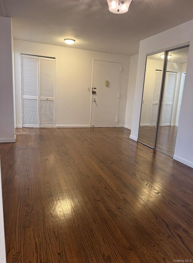 Building Photo - 235 W Park Ave