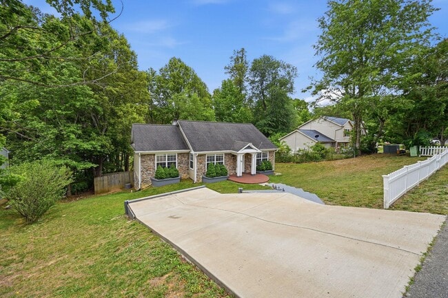 Building Photo - 28 Cherry Laurel Dr