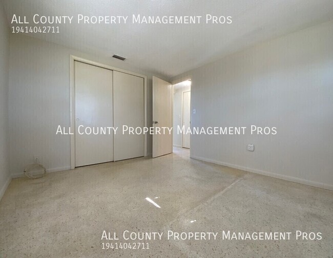 Building Photo - 5827 Nutmeg Ave