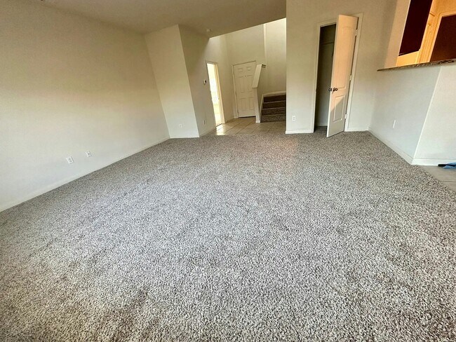 Building Photo - 1613 White Mountain Wy