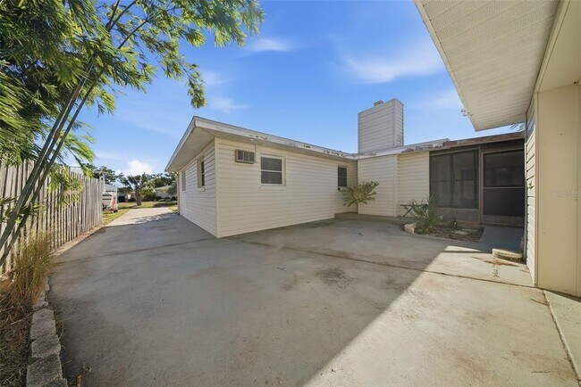 Building Photo - 11373 62nd Ave N