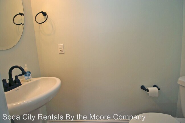 Building Photo - 2 br, 2.5 bath House - 119 Bonhomme Circle