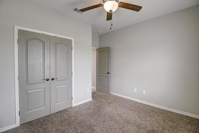 Building Photo - 3502 De Zavala St