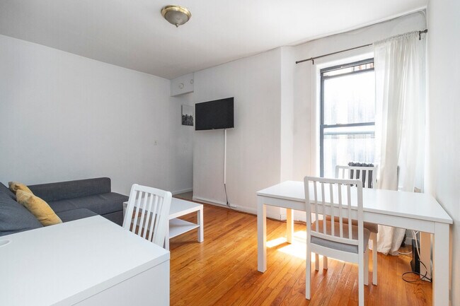 Building Photo - 329 E 94th St