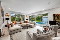 Building Photo - 605 E Sierra Way