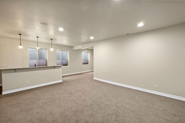 Building Photo - Immaculate & Stunning 4BD Ranch Style in C...