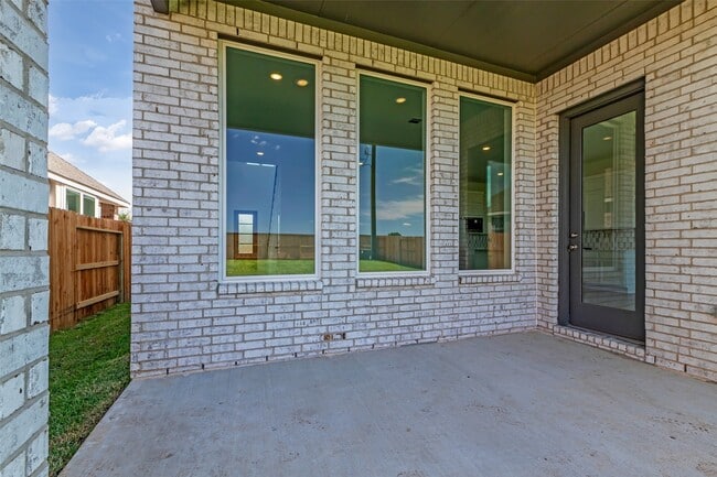 Building Photo - 27318 Sweetwater Bay Dr