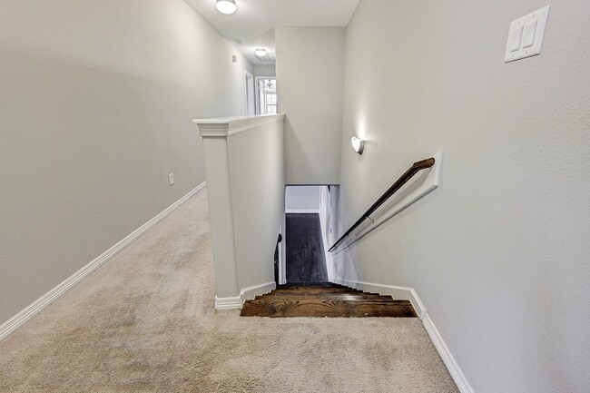 Building Photo - Charming 3-Bedroom Home with Modern Amenit...