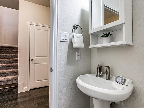 Building Photo - 4654 Rhett Ln