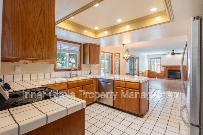 Building Photo - 512 Bluerock Dr