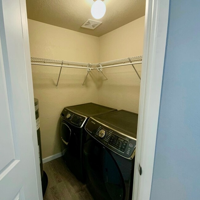 Building Photo - 2-Bedroom, 2-Bathroom End Unit with Covered Balcony