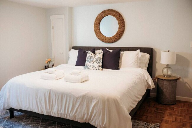 Building Photo - 4401 NW Columbia St