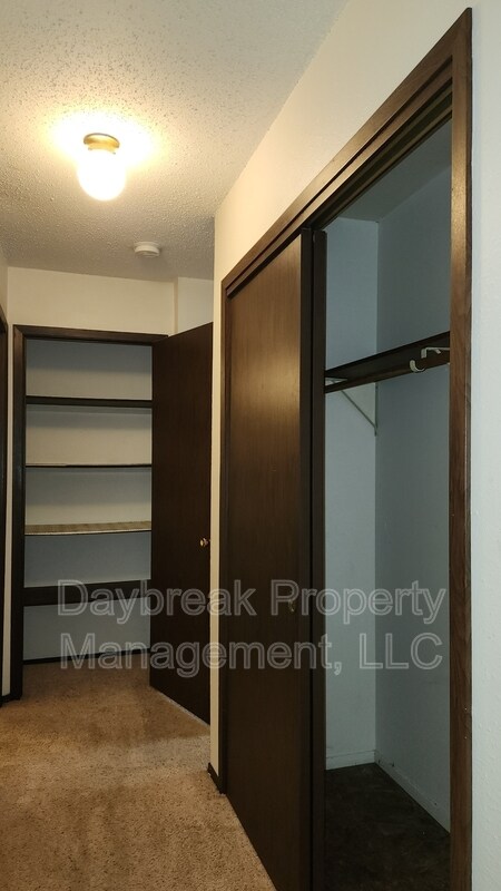 Building Photo - 3024-9 1/2 9 1/2 St N